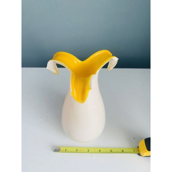 Gorgeous Design Cased Glass Vase White Yellow Petals Flower Floral Home Decor - Picture 11 of 14